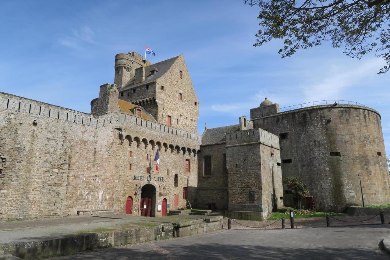 Appartement de 60 m2 tout juste rénové à Saint Malo Intra-Muros Exterior foto